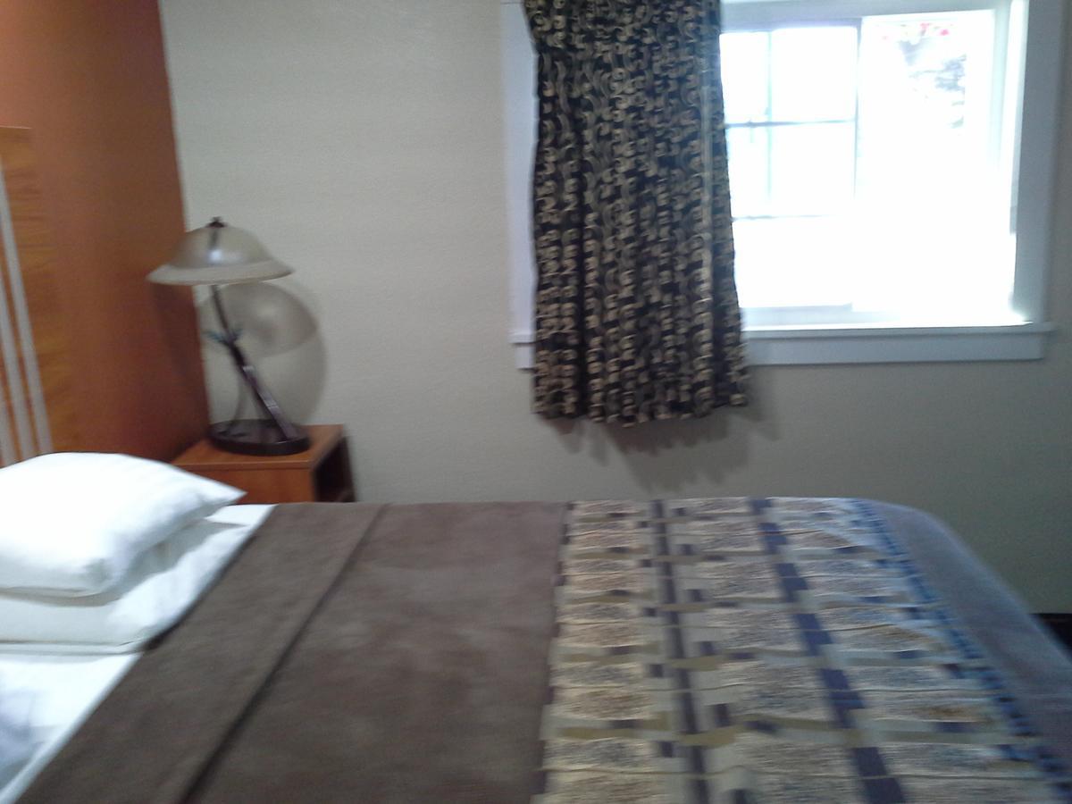 Economy Motel *